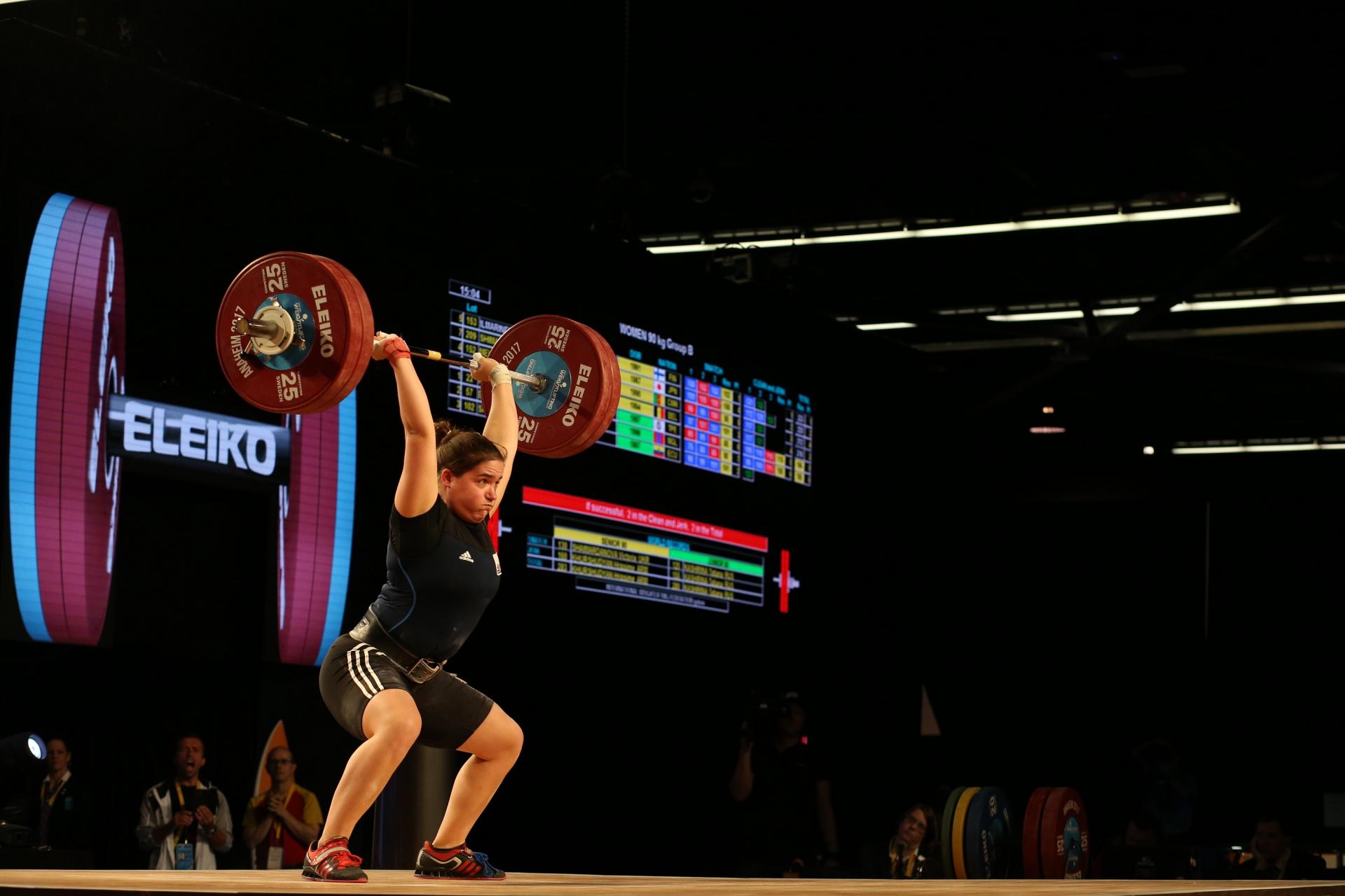 Anna Vanbellinghen WWC2017 clean and jerk 121